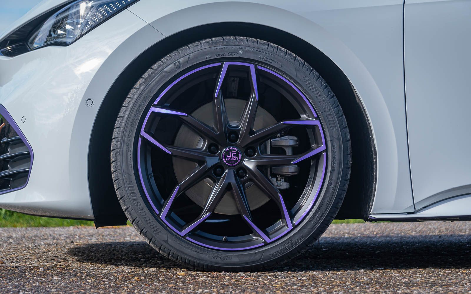 JE DESIGN Cupra Born lowering springs Lucca Purple 20 inch alloy wheels